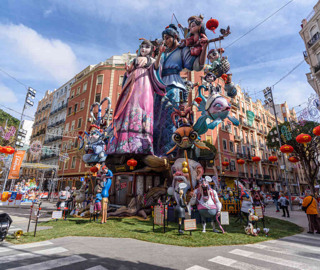 Valencia - fallas 2023 - 5 premio - falla Sueca-Literato Azorín - Crisistunidad ¿Asia on anem! 01.jpg